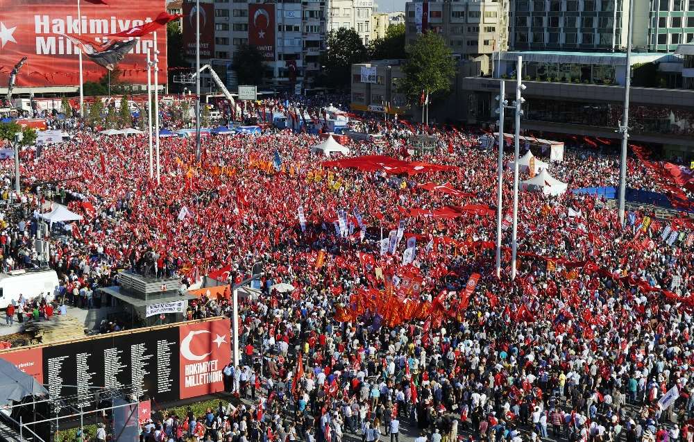 Yüz Binler Taksim Meydanı’nda Buluştu