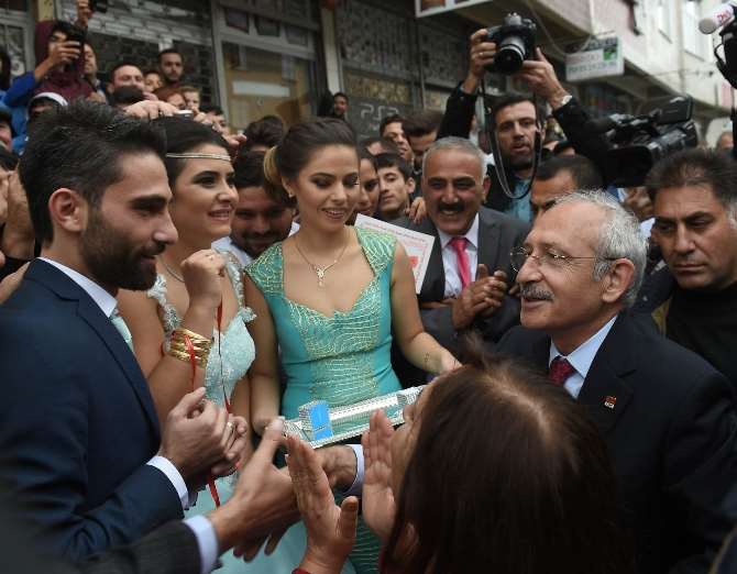 Yüzüklerini Kılıçdaroğlu Taktı