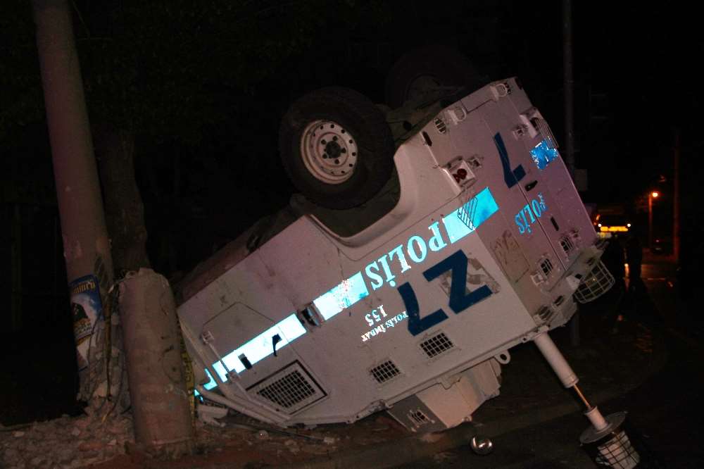 Zırhlı Polis Aracı Takla Attı: 3 Yaralı