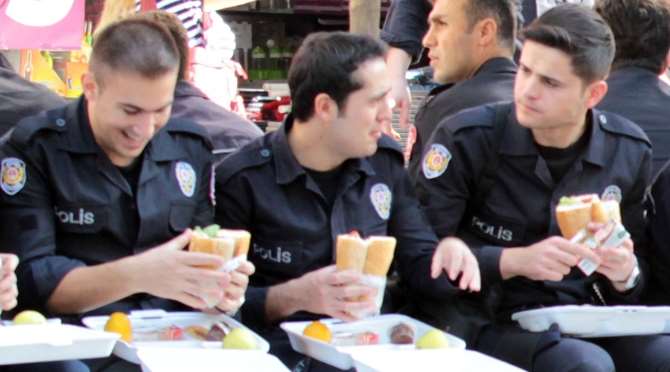 Zirve Mesaisine Ekmek Arası