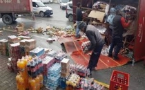 AVCILAR'DA MEŞRUBAT YÜKLÜ KAMYON YANYATI.