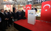 BAKAN VARANK PEYNİRCİLER ÇARŞISININ AÇILIŞINI YAPTI