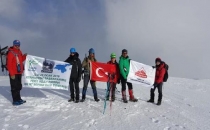 DAĞCILARIN ZORLU TIRMANIŞI...