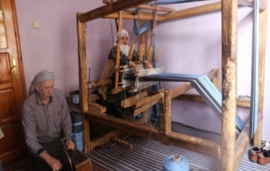 El emeği seccadeler ile yoksulluğa karşı mücadele ediyor