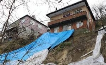 GECELERİ UYUMAK İÇİN NÖBET TUTUYORLAR