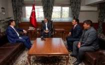 Kırgızistan Cumhuriyeti Ankara Büyükelçisi İbragim DZHUNUSOV, Vali İbrahim TAŞYAPAN’ı makamında ziyaret etti.