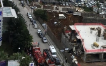 Son Dakika! Ümraniye'de İstinat Duvarı Çöktü, Araçlar İnşaat Çukuruna Düştü