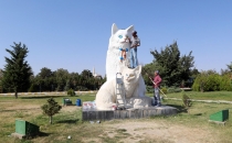 Van Büyükşehir Belediyesi, kentin simgesi heykel ve anıtları onarıyor.