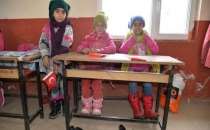 Van'daki Minik Öğrencileri Sevindiren Yardımlar