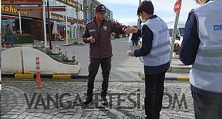 Van'da maske dağıtımı ile bir STK kutladı