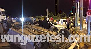 Van haber, Van'da 3 araç birbirine girdi - Olay yerinde korku dolu anla kazası - 4 yaralı 