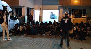 Van'ın İpekyolu ilçesi Erçek mahallesinde; (27) Afganistan, (29) Pakistan, (7) Bangladeş uyruklu kaçak göçmen yakalandı