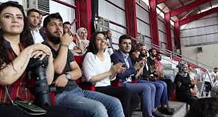 BU KEZ VAN GÖLÜ'NE DİKKAT ÇEKMEK İÇİN OYNADILAR